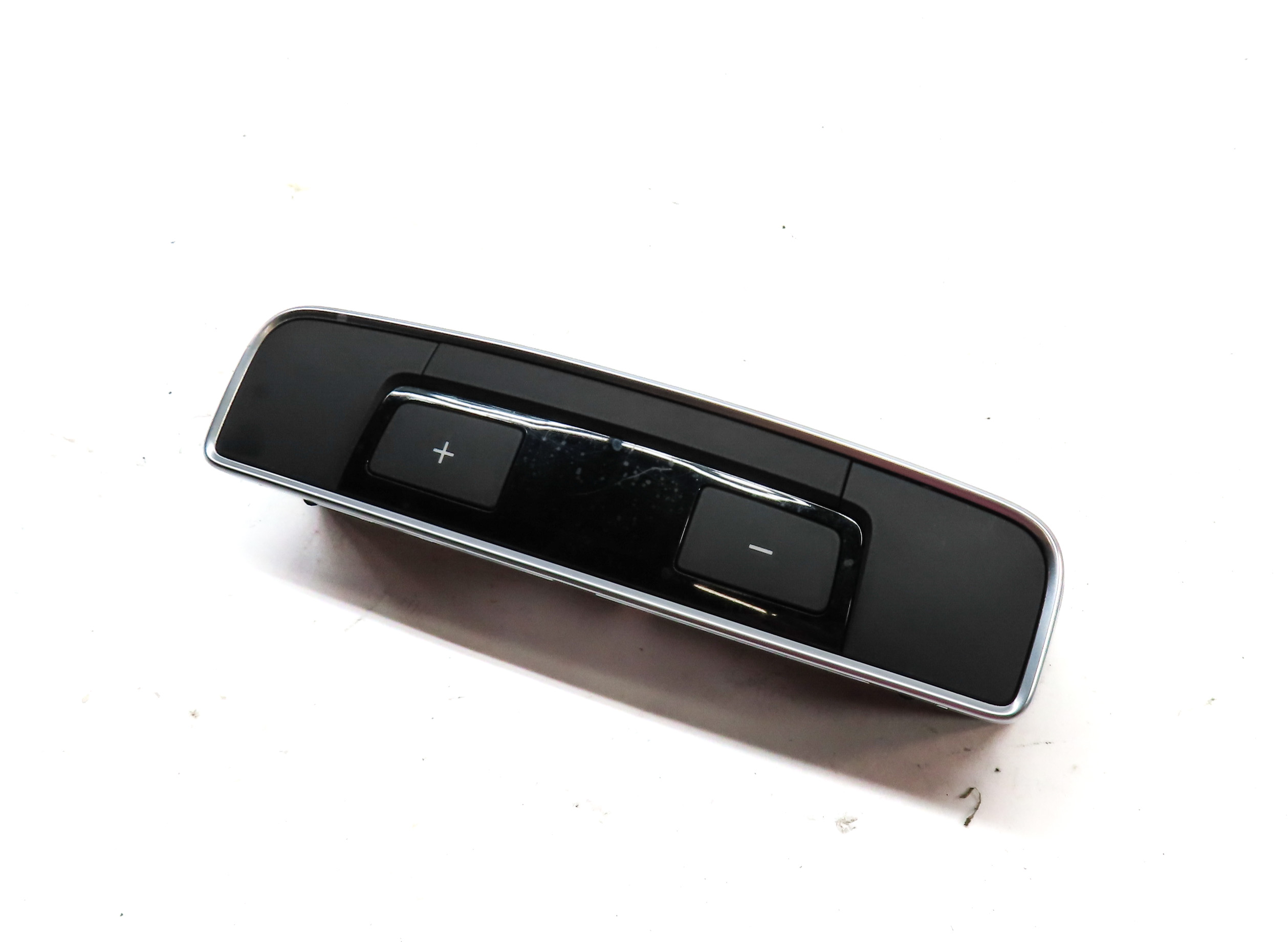 2019 AUDI S5 (B9) FRONT CENTER DASH CLIMATE CONTROL TEMPERATURE SELECT BUTTONS — exact item pictured